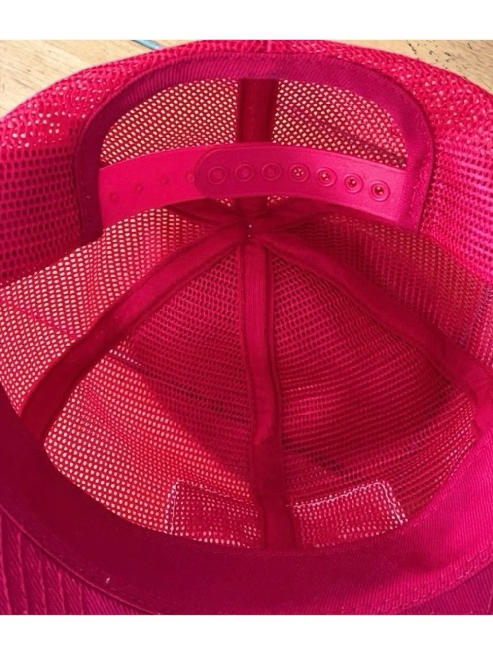 N/A red mesh